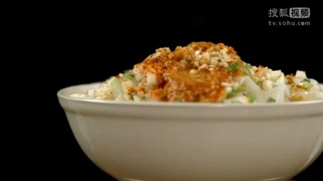 美&middot;食 用饺子皮也能做出爽口有韧劲的油泼面