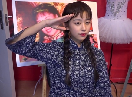 818超女聊天室 女神左卓画风大变成“村花”