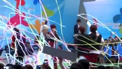 IU kiss&cry 好欺负吗 青少年周刊纪念公演 饭拍版 12/05/16-U-Kiss (UKiss)