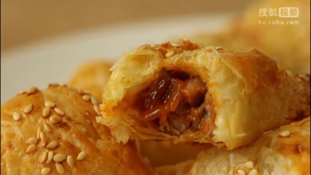 美&middot;食 蜜汁叉烧酥，香脆味浓，就算变胖我也要吃