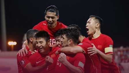 国足1-1阿曼全场数据：射门比11-13，控球比45%-55