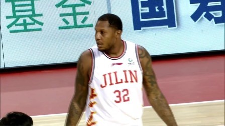 吉林VS八一第二节：琼斯勾手打进两分入账，吉林半场领先八一
