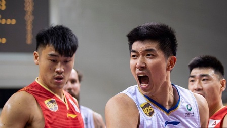 CBA 18/19赛季 江苏VS山东第四节：斯隆、史鸿飞连续三分球轰进，江苏大胜山东