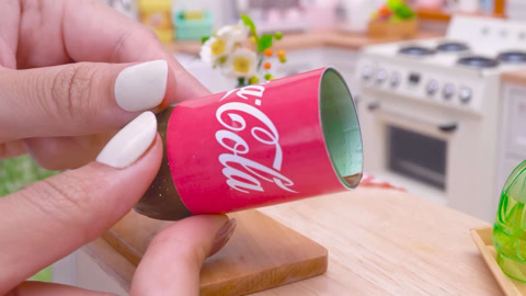 彩色夹心可乐蛋糕