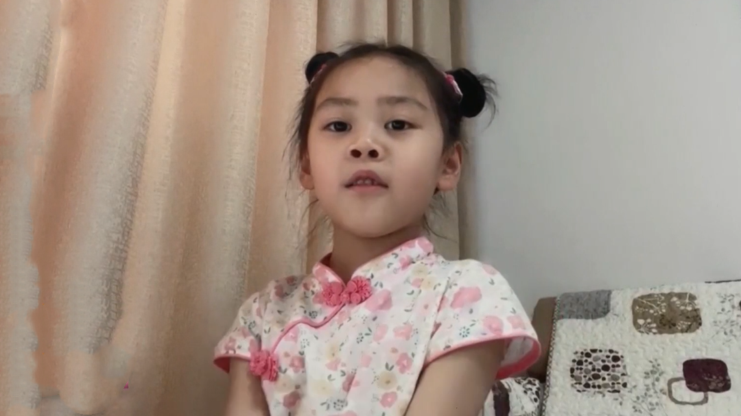 潮童天下 早起看书的妹妹
