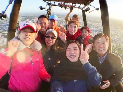 带着爸妈去旅行 第2季 爸妈团热气球之旅 众人齐心画涂鸦