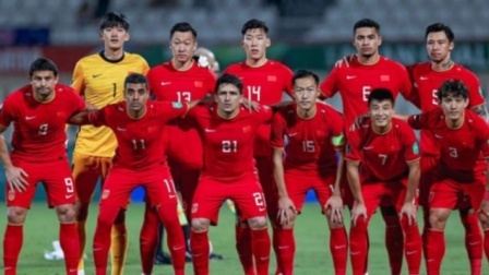 中国男足冲击2022世界杯 武磊：来年再战 洛国富中文回复：在国家队踢球很荣幸