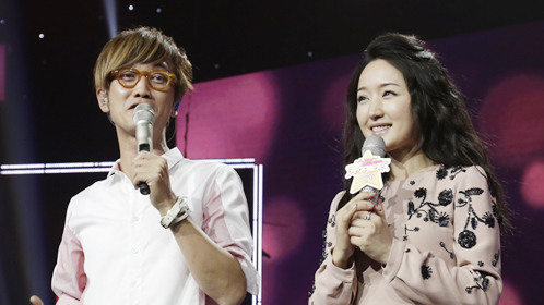 周传雄身材暴瘦似郭敬明