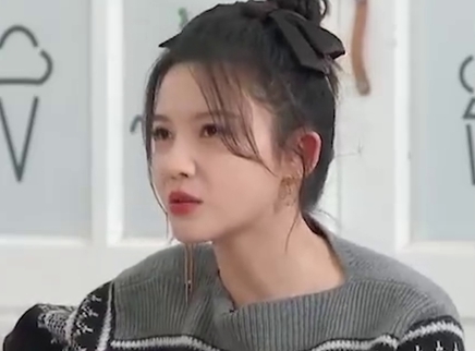 杨子姗小腹隆起疑似已怀孕当妈