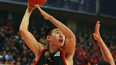 CBA 18/19赛季 八一VS肯帝亚第一节：雷蒙和付豪联手砍下七分，八一手握二十分优势进入了第二节