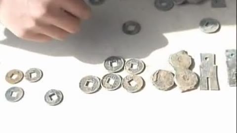 经典传奇 盖房挖出半吨古钱 村民一夜致富