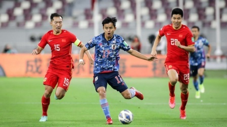 国足0-1日本全场数据：射门4-18