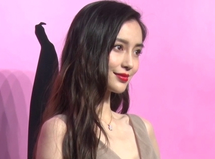 饭爱豆娱乐 娜塔莉·波特曼杨颖同台比美