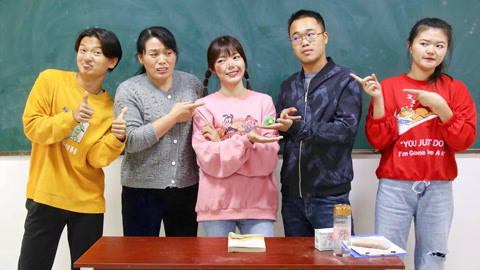 美女家务事 好人好事2：校长拿着粘土作业来感谢小美，老师才知道误会了她！