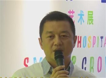 娱乐急先锋 李亚鹏展览李嫣画作感骄傲