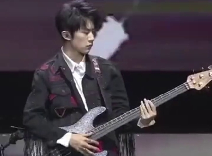 Honor易烊千玺影视资源站 来自小易的日常音乐梦想