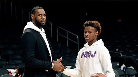 詹姆斯发布大儿子比赛片段：他和队友在中国进行季前备战