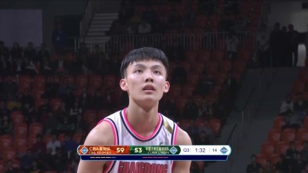 星锐队VS 大学生队第三节：徐杰大师级妙传喂饼姜宇星，星锐队领先两分进入末节