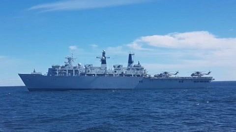 环球火力点 英国登陆舰炫耀武力