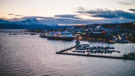 不朽的海滨小城 充满朝气的北极精灵