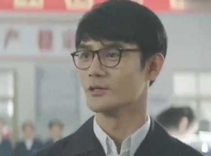 小辉偷亲完程小猫就直男式求婚