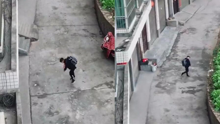 好嗨哦！小学生放学路上走出“六亲不认”步伐