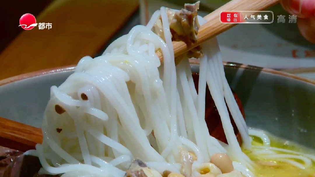 现熬鸡汤米粉 8只鸡需炖6小时