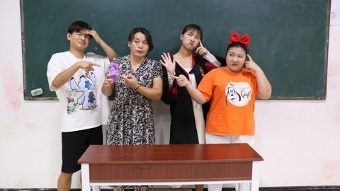 美女家务事 谁往老师杯子里放粘土？侦探小晴查证监控，原来是冬冬的梦游症