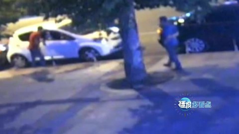 播报多看点 女司机倒车被抢包 委托窃贼追窃贼