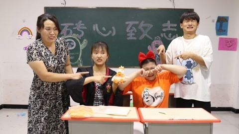 美女家务事 胖丫被冤枉大哭不止，小晴用粘土做橘子鸭哄她，没想全是套路