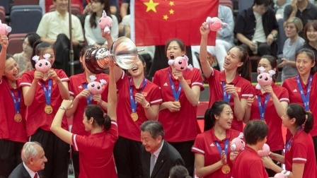 奥运健儿为祖国庆生 全红婵太可爱