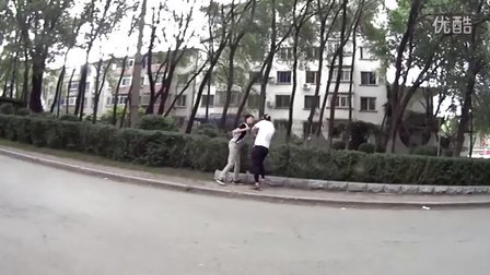 小罗恶搞 2017 广州 沈阳两地街头花式挑衅路人被揍 22