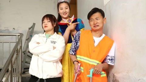 小小把冬冬变成了大人，可以随意玩手机，可他为什么不开心呢