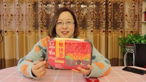 梁小轩和轩妈试吃各种美食 试吃自热烤鱼