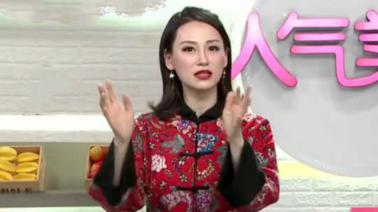 人气美食 曹杨人气混沌日销一万只 老板娘开店跳舞两不误