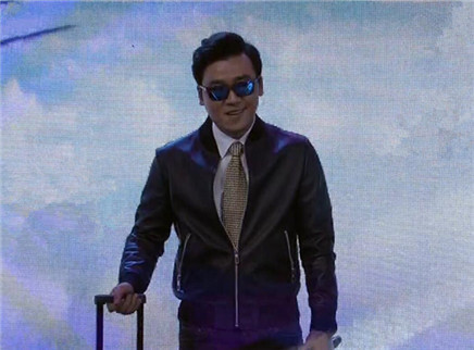 越策越开心 马可携YOYO上演天空的后裔