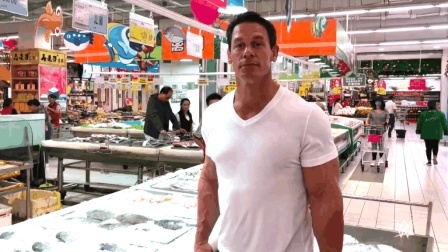WWE在中国 接地气的“中国通”约翰塞纳向美国的父老乡亲介绍中国超市