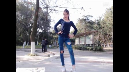舞者滢滢 第一季 长腿滢滢在南昌八一公园性感热舞《Shake It》完爆原版