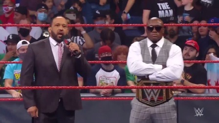 【英文解说】WWE RAW 第1471期：：高柏爆锤MVP，妮基捍卫金腰带