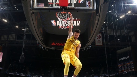 NBA：库里全明星赛集锦：献空接暴扣 连中超远三分