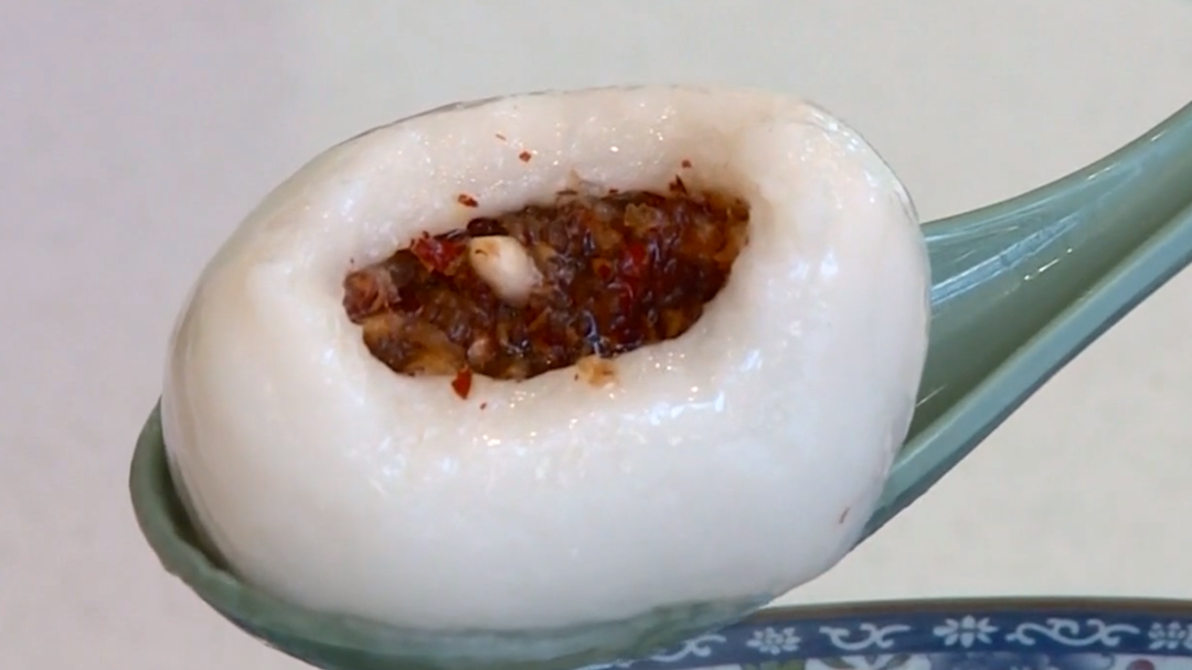 人气美食 金桥汤团馄饨小店 招牌枣泥松子馅汤团