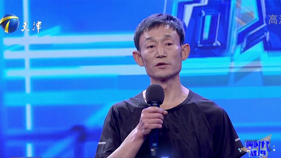 跨时代战书 “铁甲骑士王”演绎铁甲格斗秀