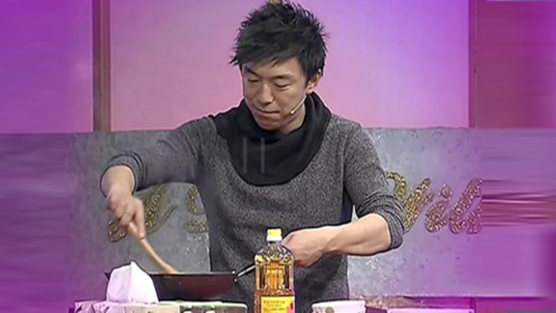 鲁豫有约 黄渤现场秀厨艺烹饪老北京炸酱面