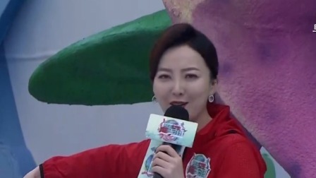 小姐姐带伤冲关成功登顶，男生队陆续落水前路堪忧！