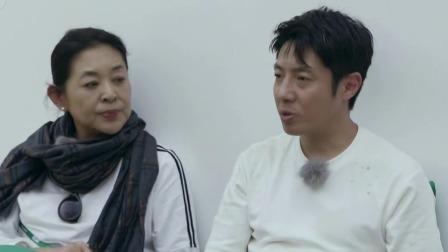倪萍月亮姐姐改造旧房 撒贝宁尼格买提贴脸互蹭油漆