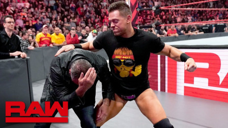 WWE RAW 2019 【RAW 04/15】米兹由蓝转红 铁椅暴击谢恩