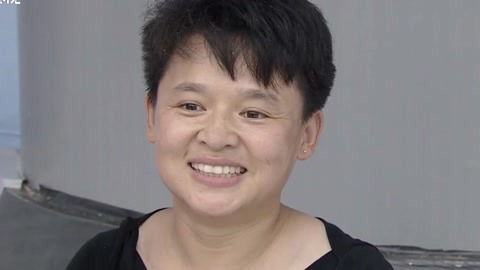 男生女生向前冲 第十四季 女生不慎踩空遗憾落水  宝妈闯关冲顶成功