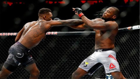 UFC黑龙阿迪萨亚vs德里克，致命膝撞将对手爆头！