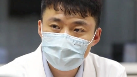 生命缘&middot;生命的礼物第3季 高龄截瘫孕妇38周做全麻剖腹产 捕光者陶勇治病更治心