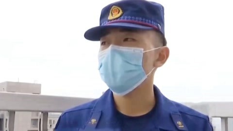法治中国60分 消防员百米高空施救轻生女子 奇葩男子酒后爬电杆